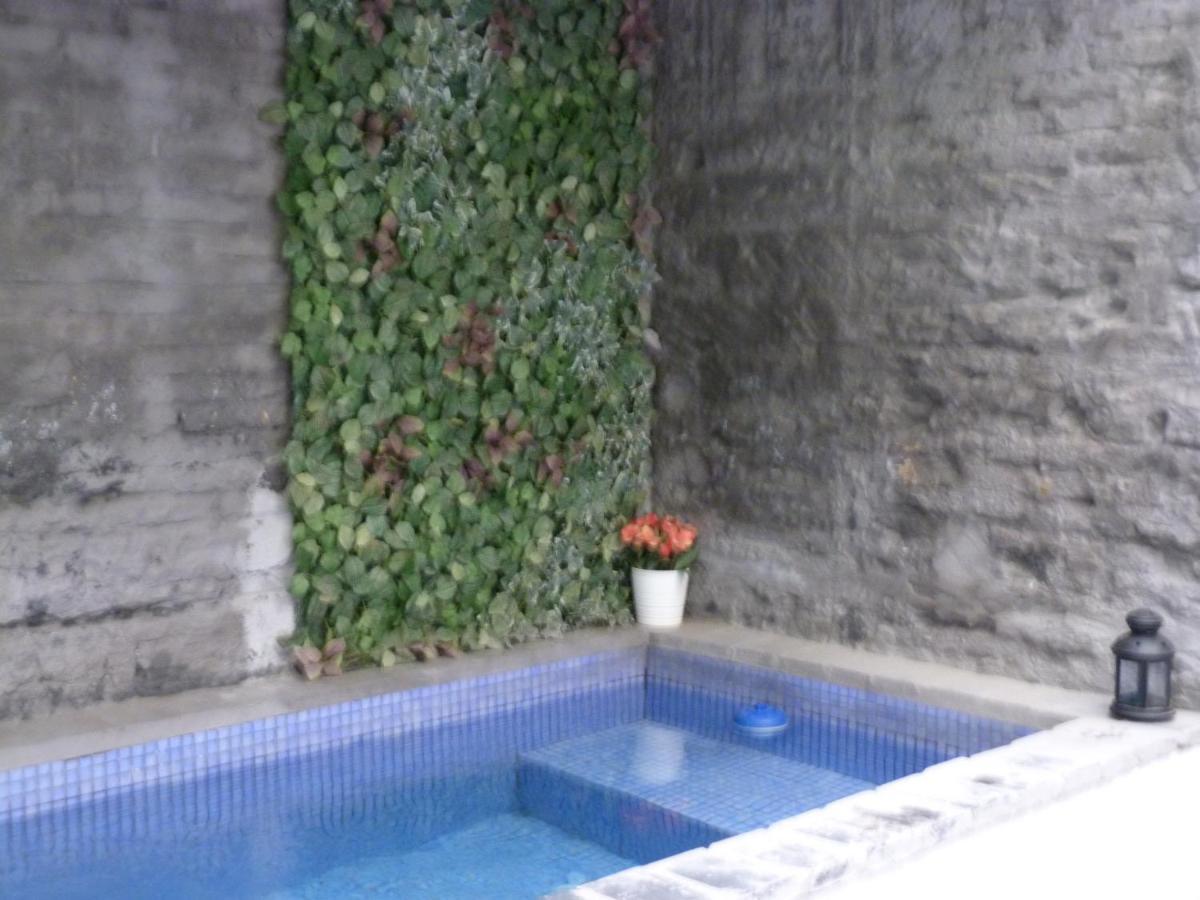 Pequeno Alojamiento Con Mini Piscina - No Climatizada 瓦伦西亚 外观 照片